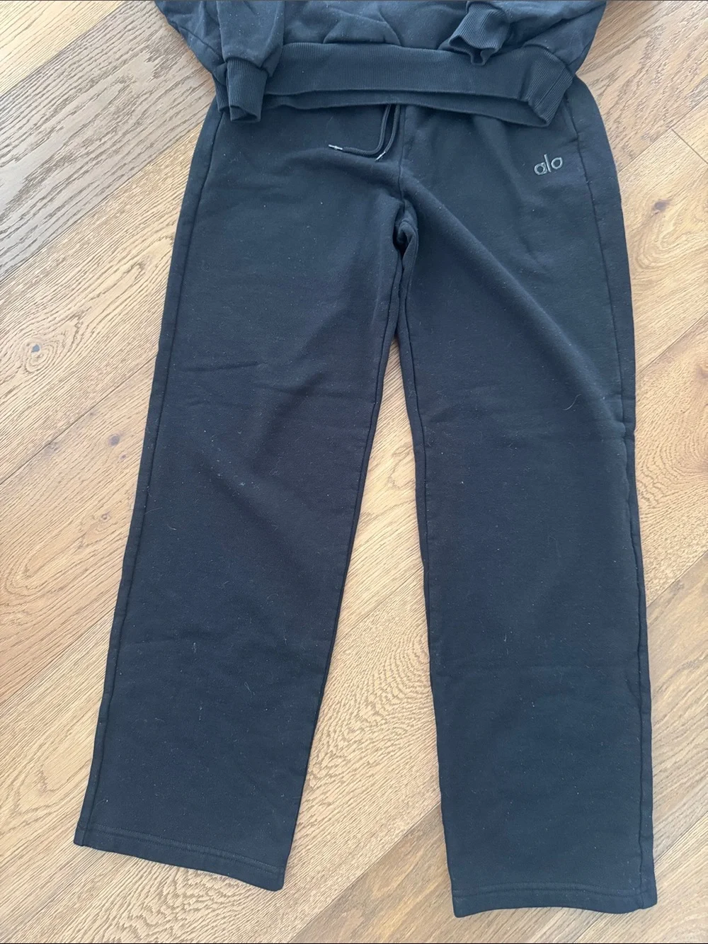 2 piece ALO Yoga Black Hoodie and Sweatpants Set